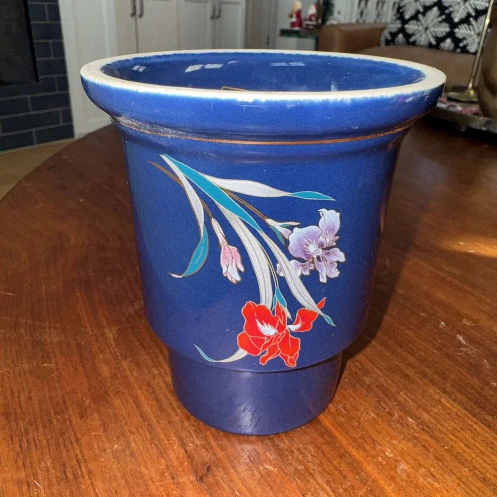 Vintage Japanese vase Royal blue  w/red‎ & purple hand painted flowers OLA001